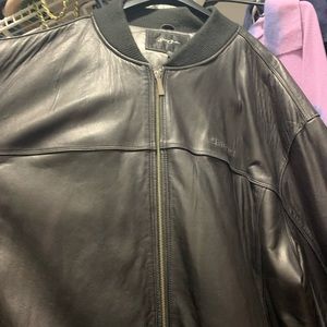 Beautiful soft Sean John black leather jacket.